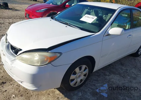 2004 Toyota Camry Le z USA, uszkodzony, nr VIN 4T1BE32KX4U357948